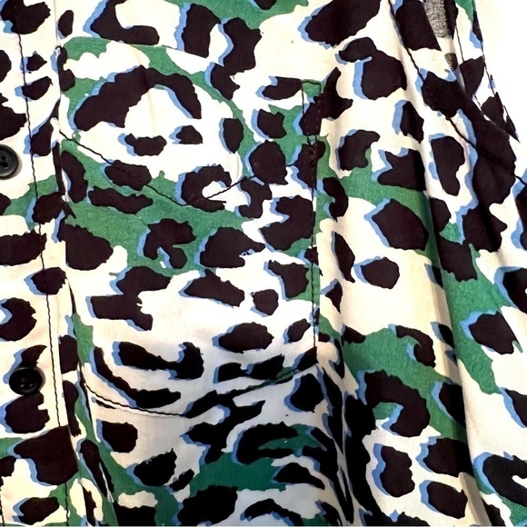 NWT Women’s Blue, White & Green Leopard Print Button Down Tank Size Small - Picture 4 of 5